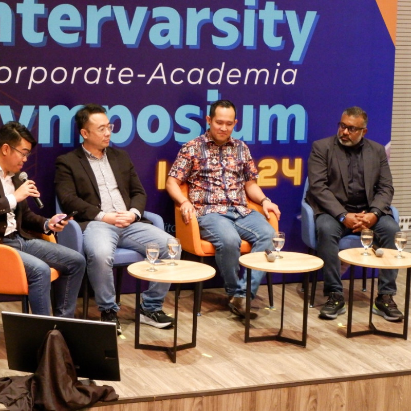 🎓 Intervarsity Corporate-Academia Symposium 2024

ASLI’s Director of Strategy & Partnerships, Eizaz Azhar, recently moderated a vibrant discussion at the Intervarsity Corporate-Academia Symposium hosted by Sunway Diploma Studies.

The panel featured Professor Lim Weng Marc from Sunway Business School, TS Koay of Dell Technologies Malaysia, Dr Esther Loo from Malaysia Aviation Group, and Zacharias Rajagopal from Bumi Armada, covering crucial trends in business and education. The panel also discussed  the strategies to equip today’s young talent for tomorrow’s workforce challenges. 

The symposium was graced by a keynote speech from Dato' Sri Idris Jala, Pro-Chancellor of Sunway University.

We appreciate the invitation from Sunway Diploma Studies to participate in this enriching exchange of ideas.

🔗 Stay connected for more insights: https://linktr.ee/asli_myofficial

#ASLI #EmpoweringLeaders #AdvancingSocieties #ICAS24